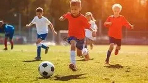 激情对决！曼联半场0-1落后埃弗顿，霍尔独中靶心，盖伊狂怒挥拳染红惊场！