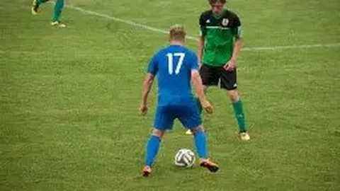 2025中超赛季巅峰一击：何超惊天远射，空中霸舞，成都足球之夜绝杀传奇再现！